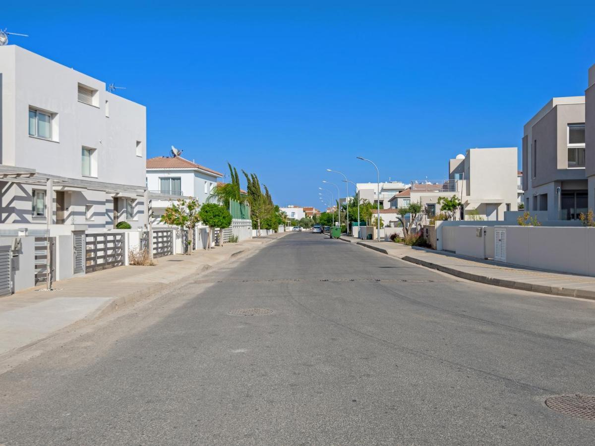 Sanders Mythical Blue Villas Paralimni Exterior foto